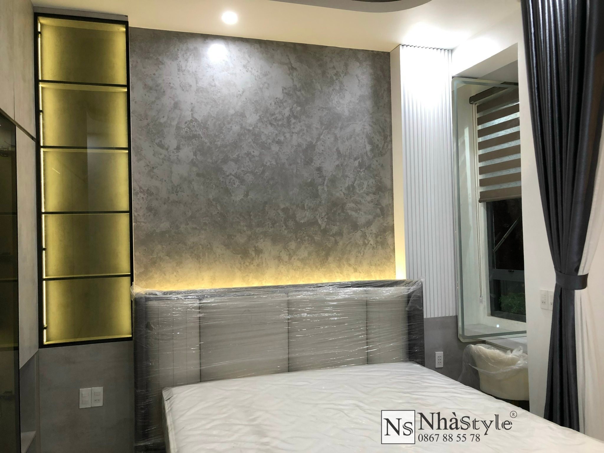 Nha Pho Tan Uyen - Trang tri voi den led va canh kinh